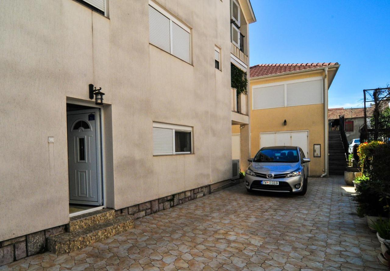 Apartmani Franovic Tivat Ngoại thất bức ảnh